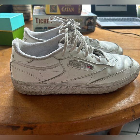 Reebok Club C vintage sneakers. Size 9 but run small - Picture 4 of 4